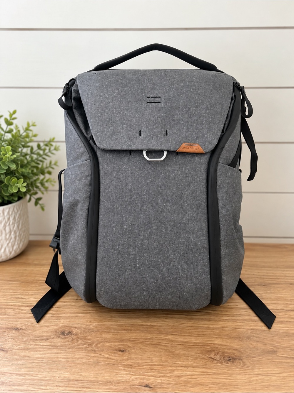 Peak Design Everyday Backpack v2 (30L, Charcoal) BEDB-30-CH-02 NWOT Camera